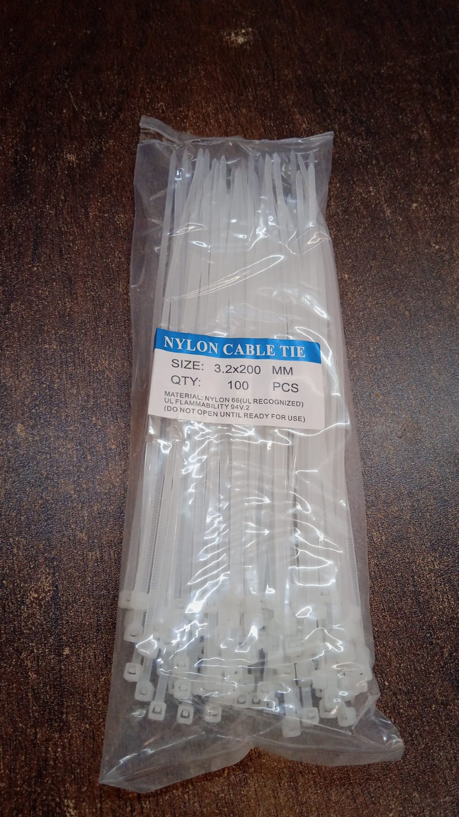 3.2x200 MM Nylon Self Locking Cable Ties, Heavy Duty Strong Zip Wire Tie. Pack of 100 - Black. 3.2x200 MM Nylon Self Locking Cable Ties, Heavy Duty Strong Zip Wire Tie. Pack of 100 - Black.